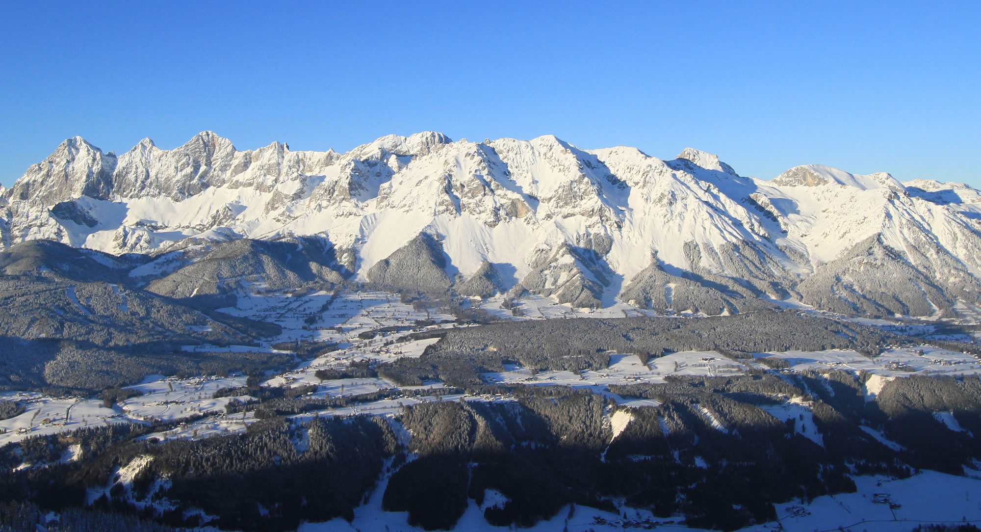 Winterpanorama Dachstein Massiv © Photo Austria - HP Steiner